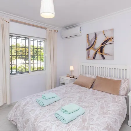 Spacious 3br In Miraflores Near Amenities Lägenhet Málaga